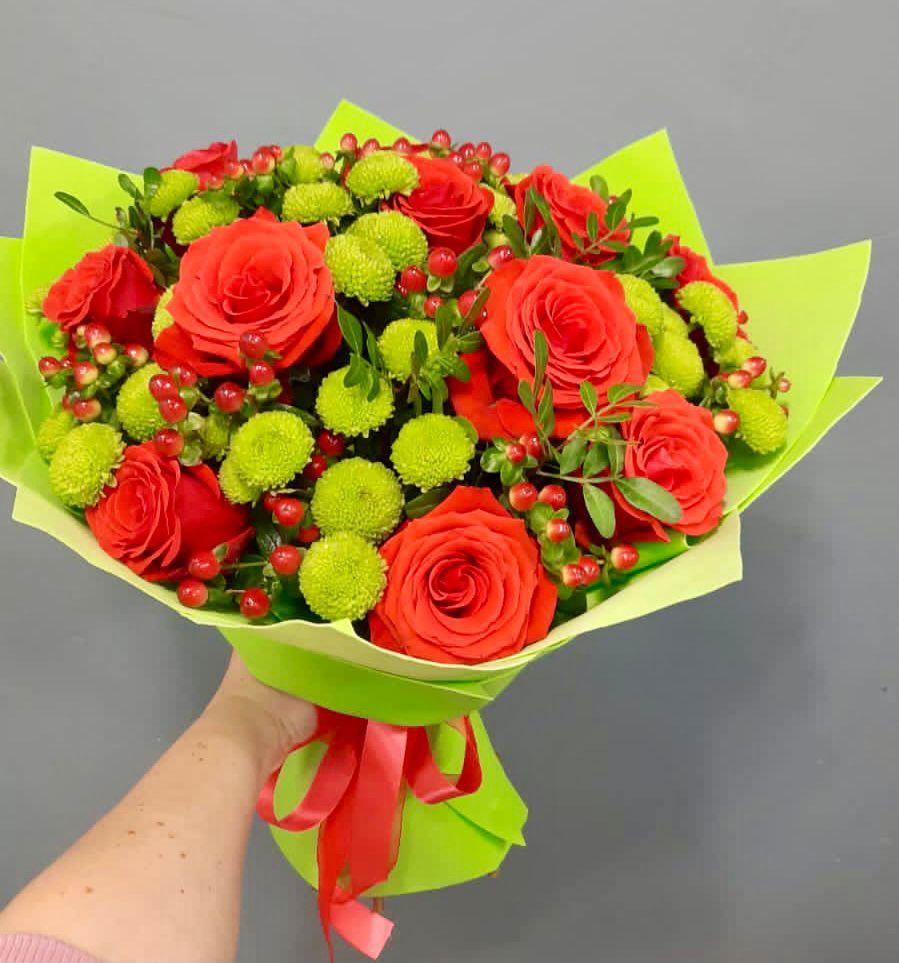 Букет цветов из: Хризантемы и Розы в Ровеньках