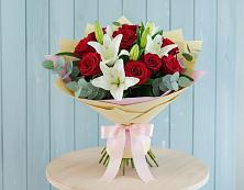 Букет цветов из:  Лилии и Розы в Ровеньках