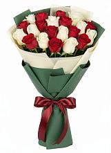 Букет Микс из красных и белых роз в Ровеньках