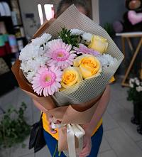 Букет цветов из:  Герберы, Розы и Хризантемы в Ровеньках