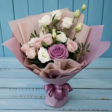 Букет цветов из:  Розы и Лизиантусы в Ровеньках