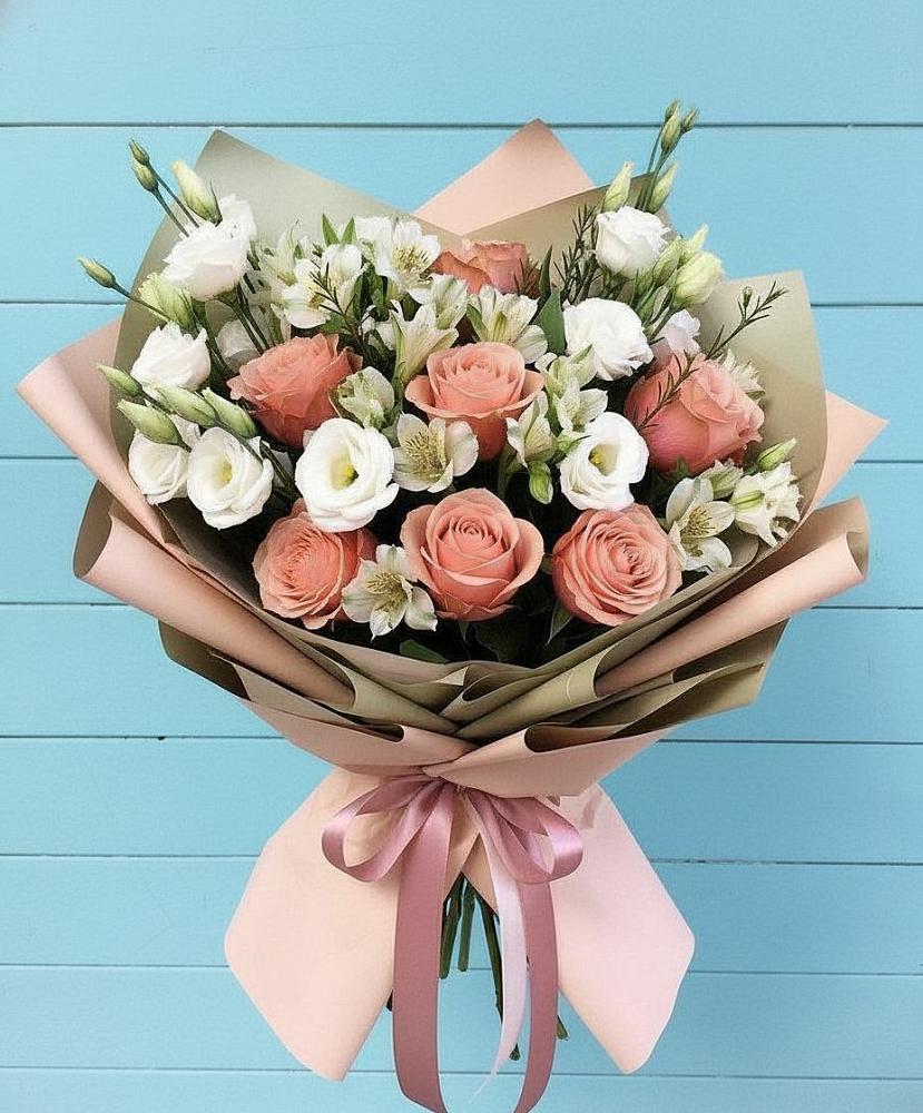 Букет цветов из: Розы, Альстромерии и Лизиантусы в Ровеньках