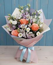 Букет цветов из:  Лизиантусы, Розы, Альстромерии и Гипсофила в Ровеньках