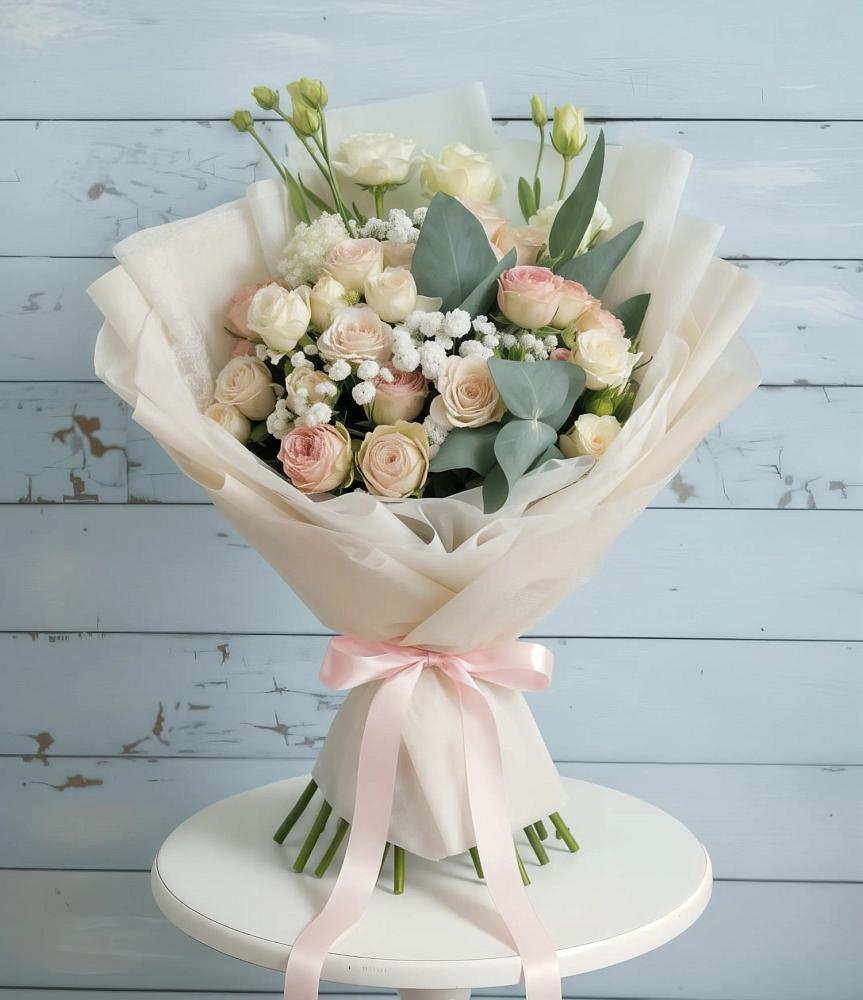 Букет цветов из: Розы и Лизиантусы в Ровеньках