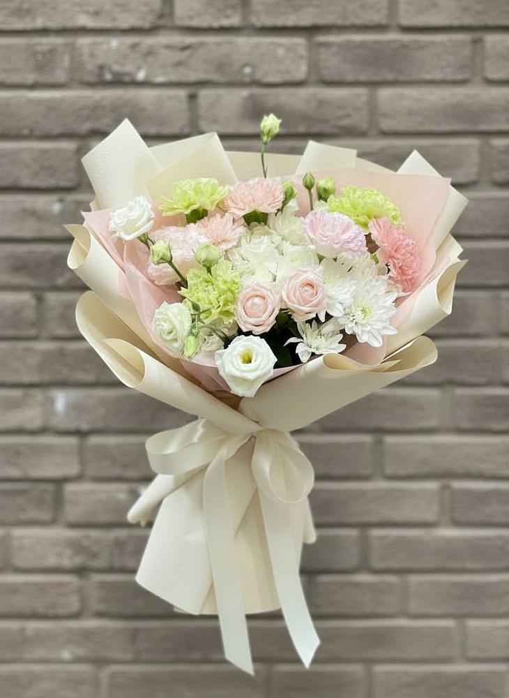 Букет цветов из: Гвоздики, Розы, Лизиантусы и Хризантемы в Ровеньках