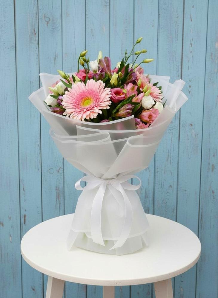 Букет цветов из: Герберы, Альстромерии и Лизиантусы в Ровеньках