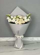 Букет цветов из:  Розы и Лизиантусы в Ровеньках